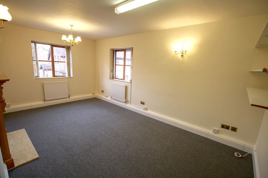 Old Horsham Rd, Dorking for lease - Building Photo - Image 3 of 3