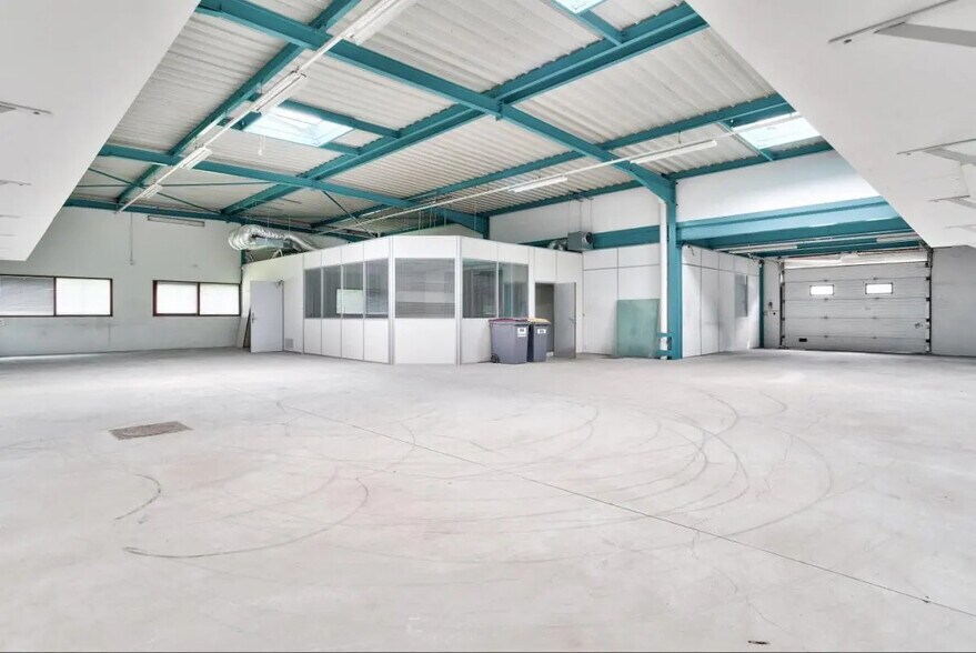Industrial in Tremblay-en-France for lease - Building Photo - Image 3 of 14