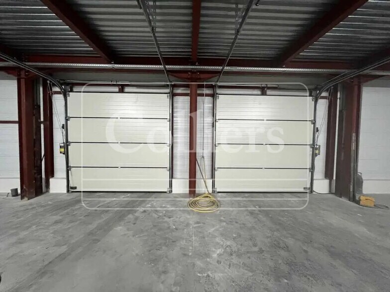 Office in Marseille for lease - Building Photo - Image 2 of 12