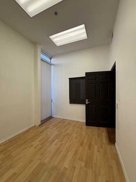 2560-2566 Catamaran Way, Chula Vista, CA for lease - Interior Photo - Image 3 of 11