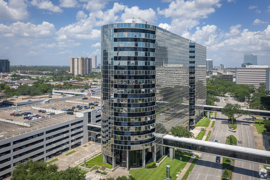 12 Greenway Plz, Houston, TX for lease - Building Photo - Image 2 of 9