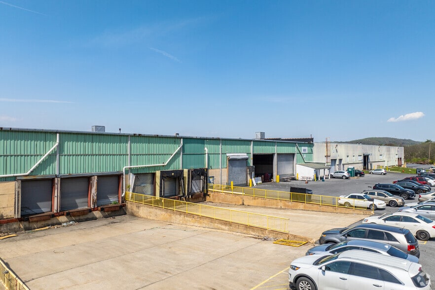 2027 S 12th St, Allentown, PA for lease - Building Photo - Image 3 of 7