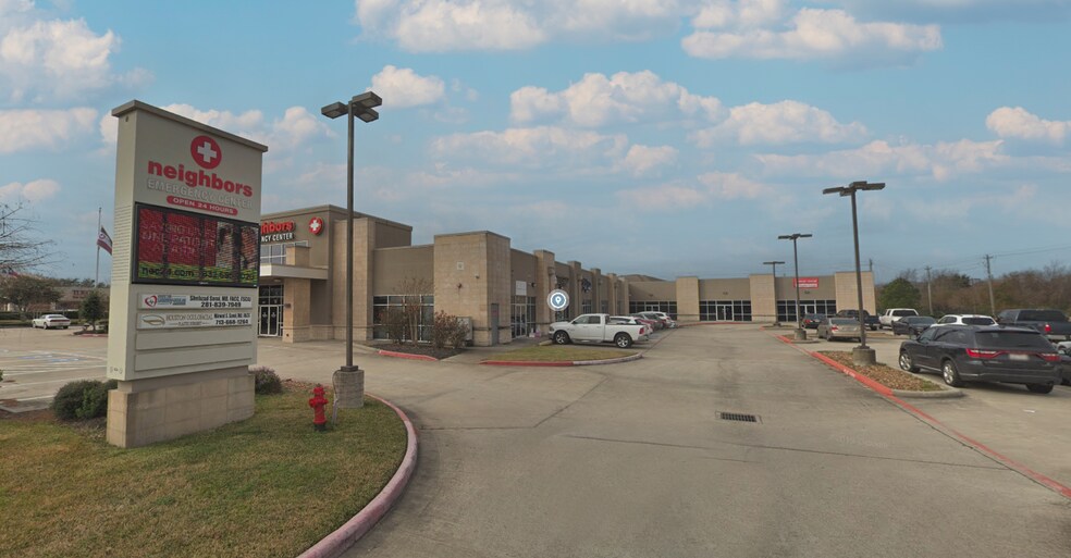 6051 Garth #300 Rd, Baytown, TX for sale - Building Photo - Image 3 of 7