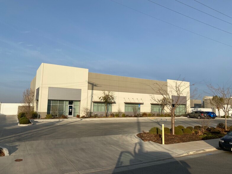 3615 Patton Way, Bakersfield, CA 93308