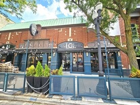 1525 N Wells St, Chicago IL - Bar