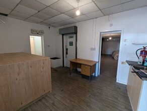 2 Langley Parade, Abbots Langley for lease Interior Photo- Image 2 of 4