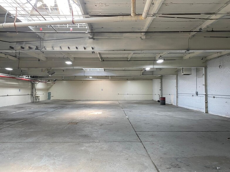 63-34 Austin St, Rego Park, NY for lease - Building Photo - Image 3 of 7