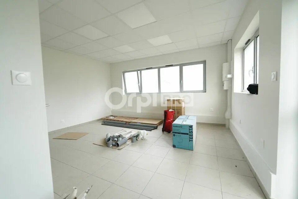 Office in Béligneux for lease Building Photo- Image 1 of 7