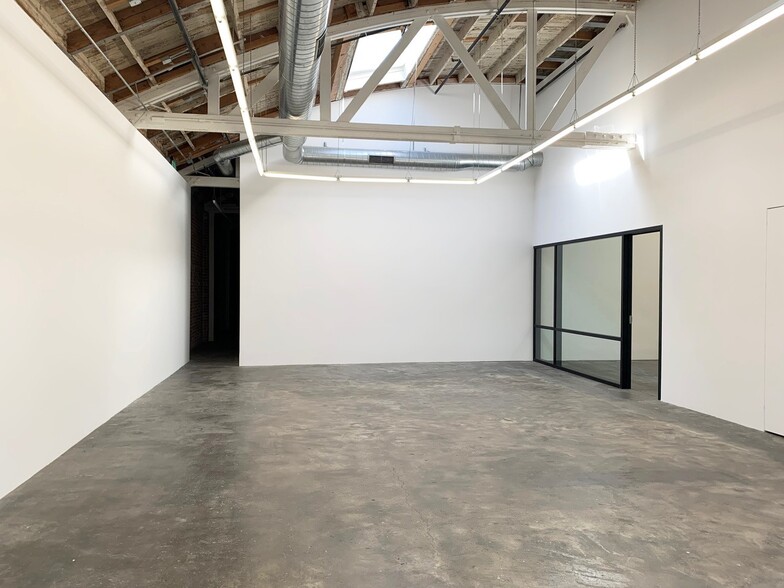 1010-1012 N Highland Ave, Los Angeles, CA for lease - Building Photo - Image 3 of 8