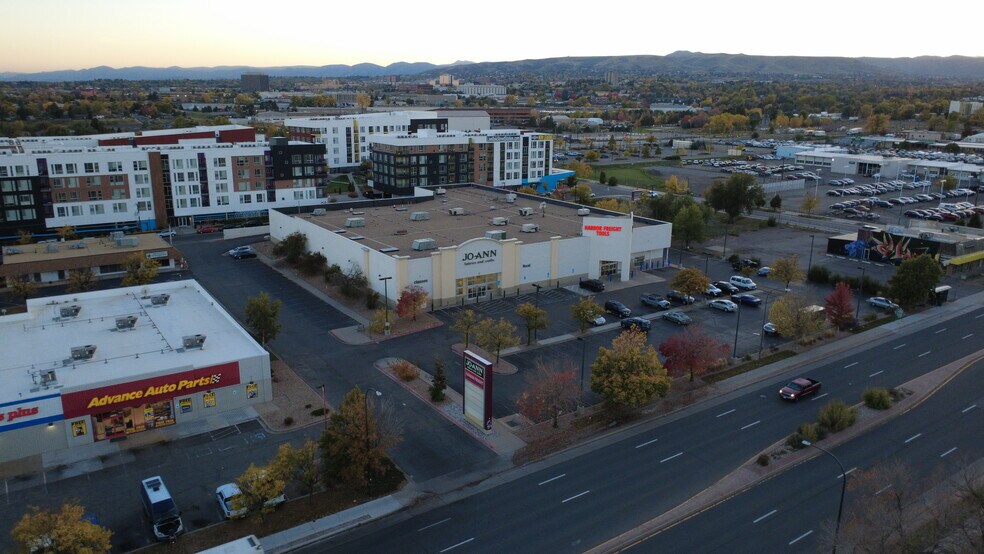 10750 W Colfax Ave, Lakewood, CO for lease - Building Photo - Image 3 of 10