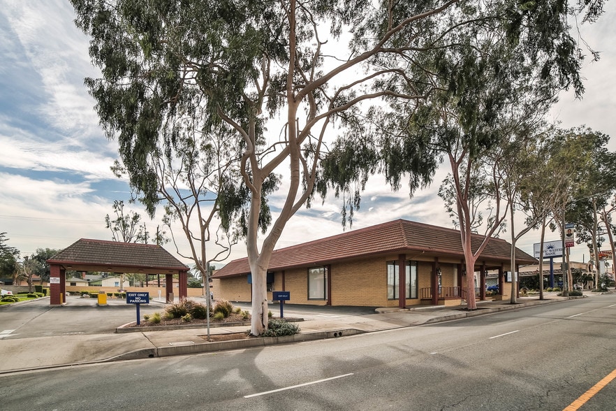 1050 W 6th St, Corona, CA for sale - Primary Photo - Image 2 of 23