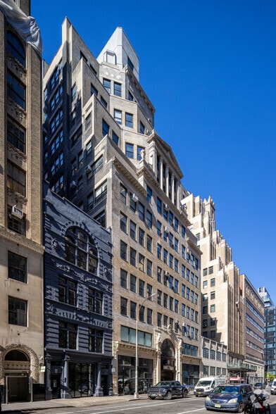 242 W 30th St, New York, NY for lease - Building Photo - Image 2 of 6