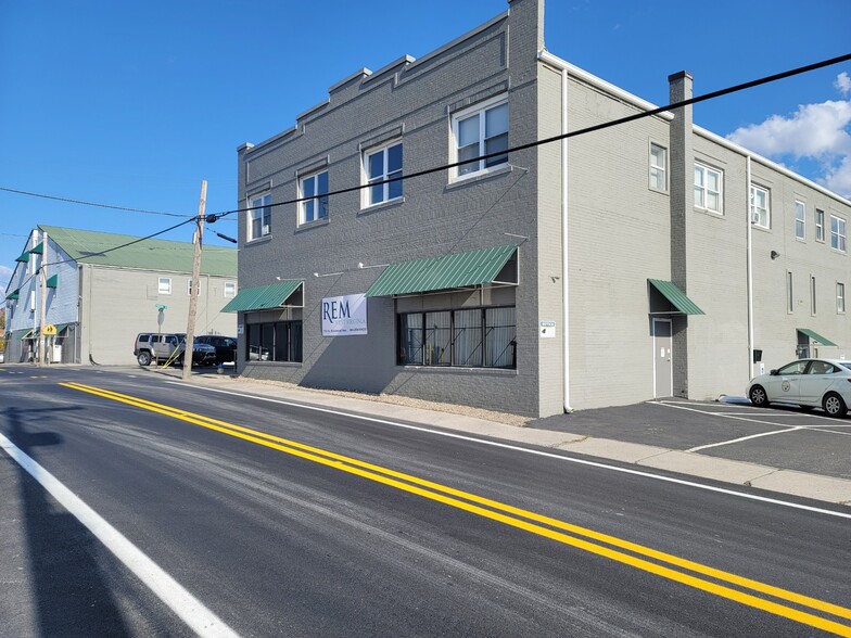 713 S Oakwood Ave, Beckley, WV for sale - Building Photo - Image 1 of 1