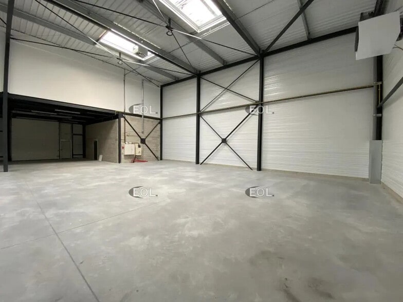 Flex in Marignane for sale - Interior Photo - Image 2 of 7