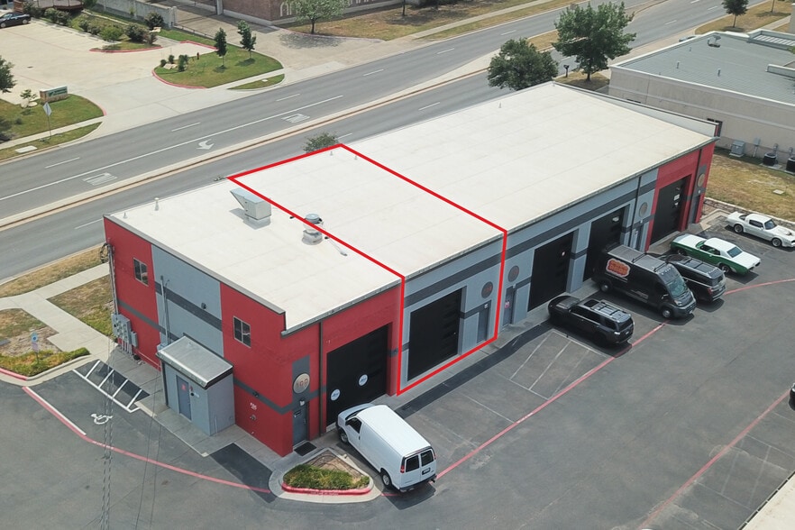 2100 Double Creek Dr, Round Rock, TX for lease - Building Photo - Image 1 of 7