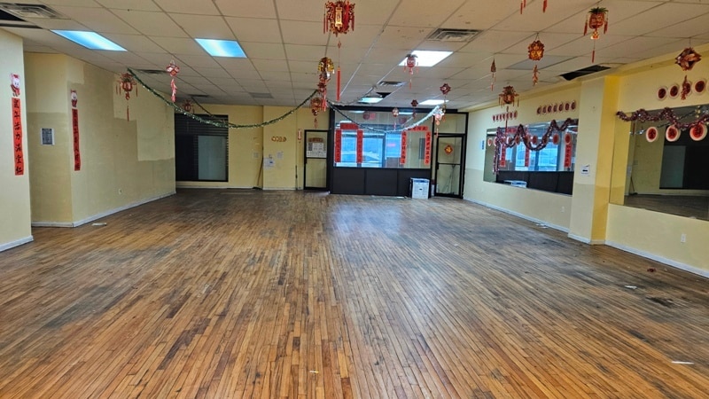 782 61st St, Brooklyn, NY for lease - Interior Photo - Image 3 of 6