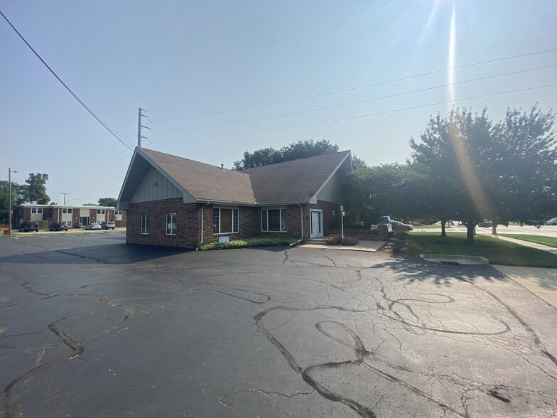 5200 SW Huntoon St, Topeka, KS for lease - Primary Photo - Image 1 of 1