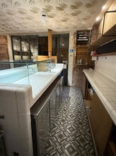 Retail in Barcelona, Barcelona for lease Interior Photo- Image 2 of 5