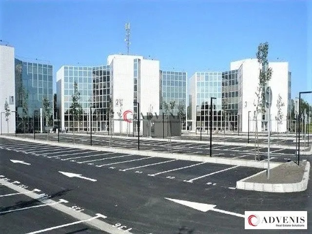 Office in Pessac for lease - Building Photo - Image 2 of 11