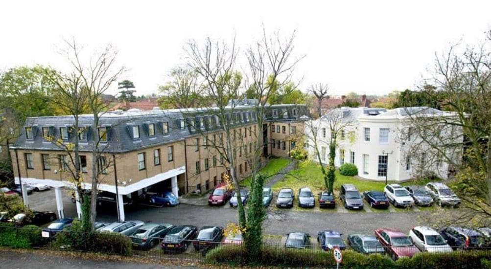 1 Central Rd, Morden for lease Primary Photo- Image 1 of 7