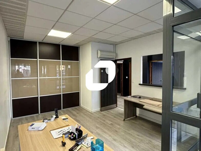 Office in Lyon for sale - Building Photo - Image 1 of 7