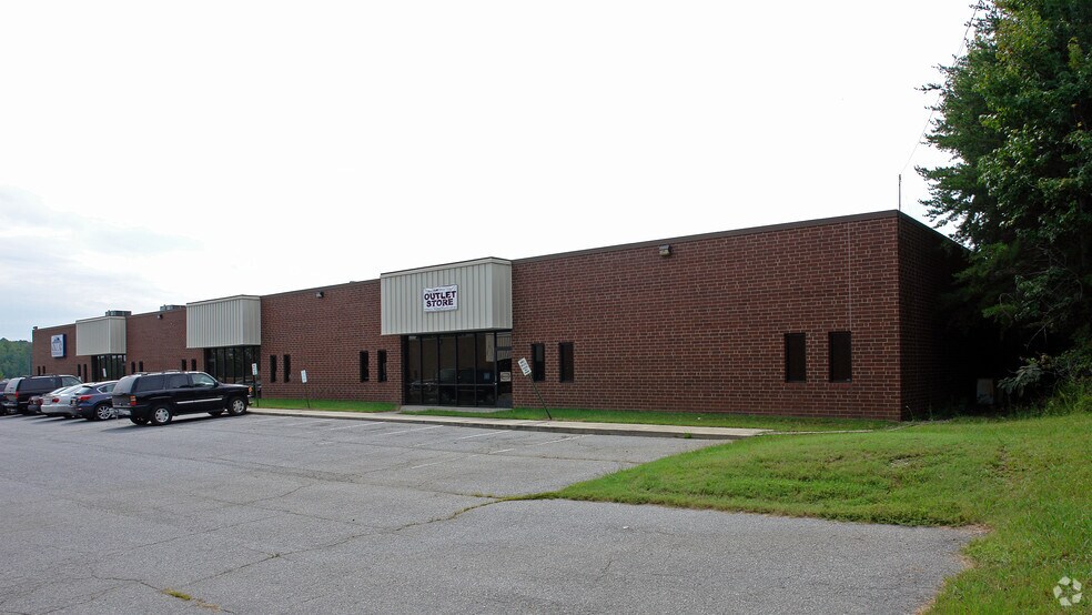 615 Alton Pl, High Point, NC for sale - Primary Photo - Image 1 of 1