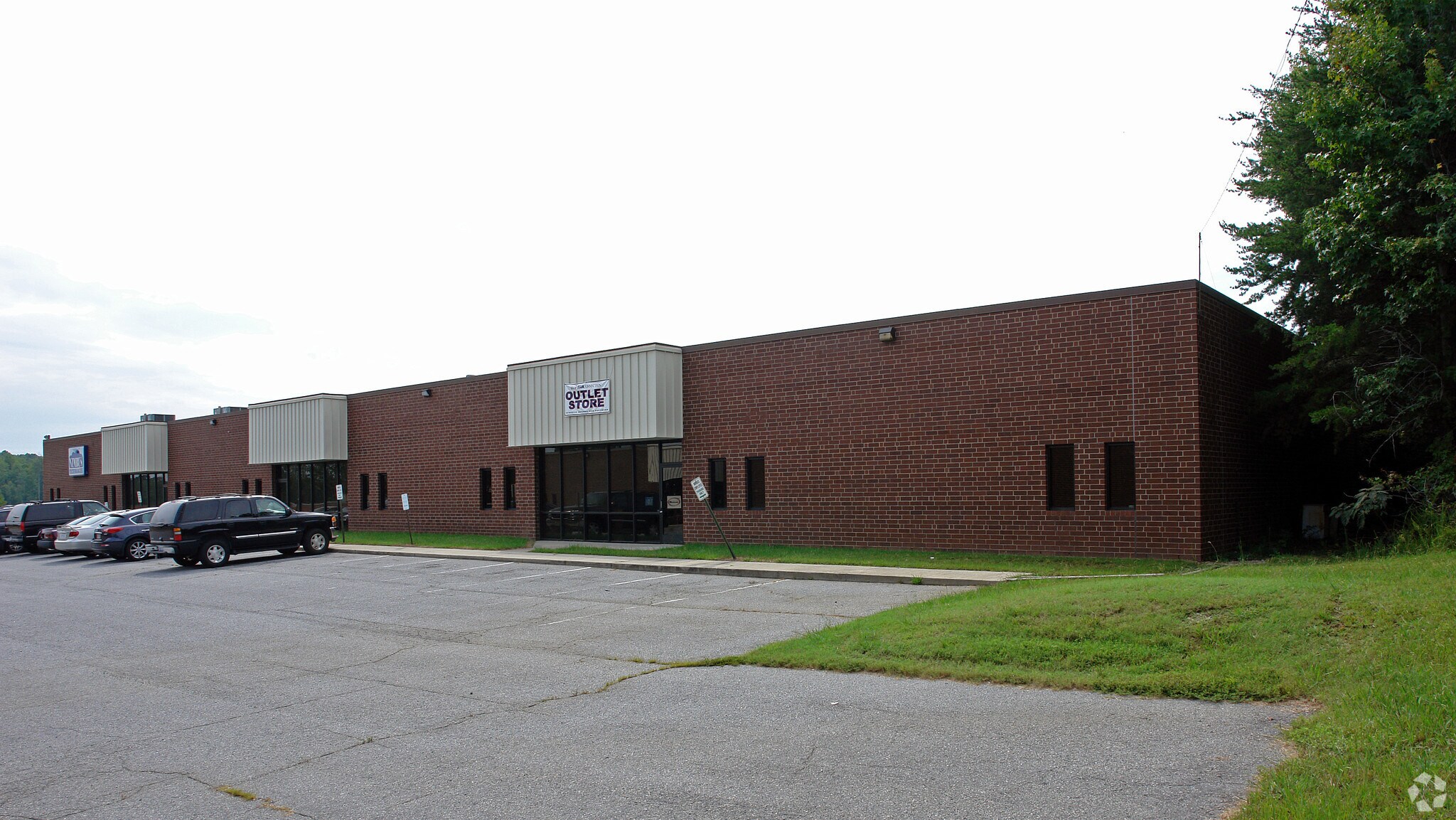 615 Alton Pl, High Point, NC for sale Primary Photo- Image 1 of 1