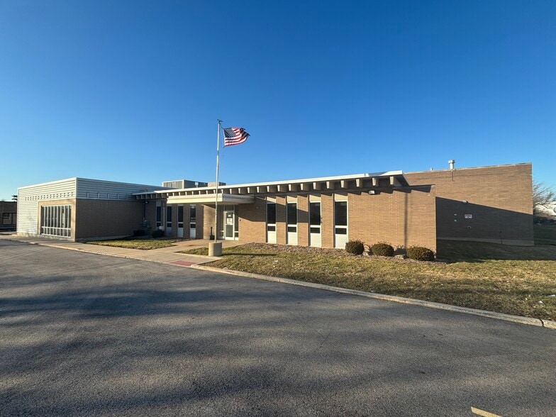 350 E Howard Ave, Des Plaines, IL for sale - Building Photo - Image 2 of 5