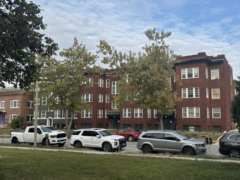 27-unit Springfield Opportunity portfolio of 3 properties for sale on LoopNet.com - Building Photo - Image 1 of 14