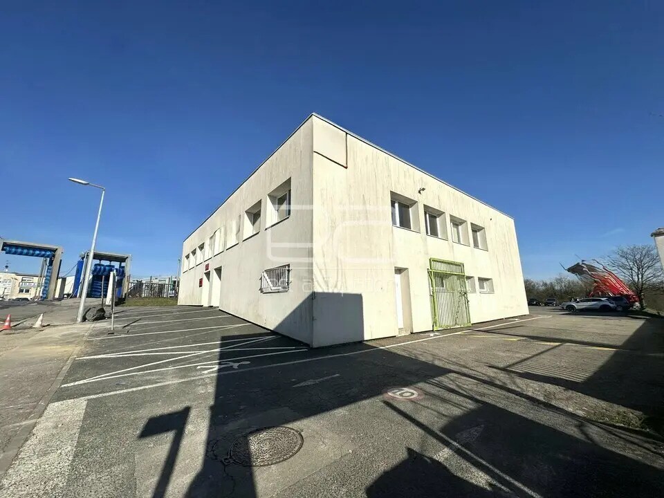 Flex in Ludres for lease Building Photo- Image 1 of 15