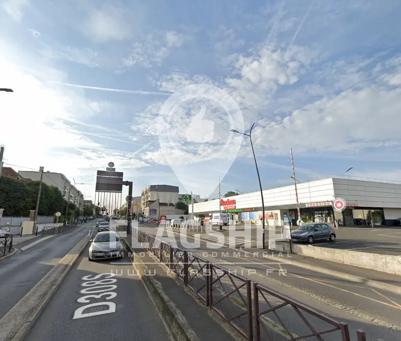 Retail in Sartrouville for lease Building Photo- Image 1 of 3