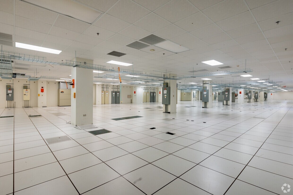 D Overlook Point, Lincolnshire, IL for lease Building Photo- Image 1 of 2