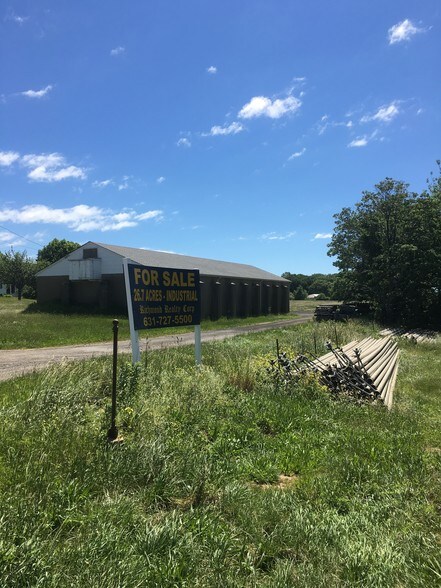 10750 Oregon Rd, Cutchogue, NY for sale - Primary Photo - Image 1 of 1