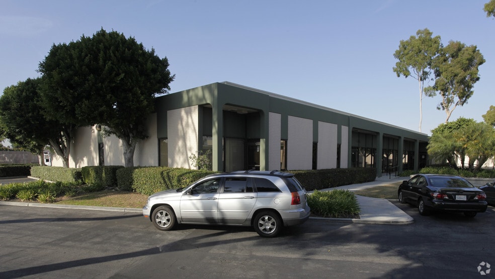 3321-3335 Cerritos Ave, Los Alamitos, CA for lease - Primary Photo - Image 1 of 7