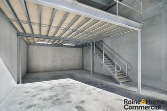 24 Bluebell St, Belmont North for lease Interior Photo- Image 2 of 5