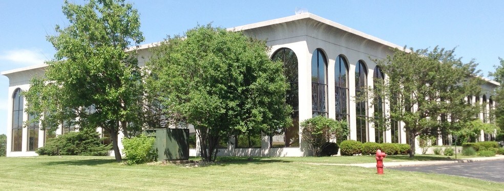 2111 Comprehensive Dr, Aurora, IL for sale - Building Photo - Image 1 of 1