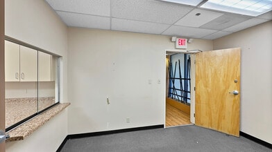 6301 Mountain Vista St, Henderson, NV for lease Interior Photo- Image 2 of 10