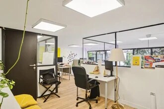 Office in Paris for lease Interior Photo- Image 2 of 10
