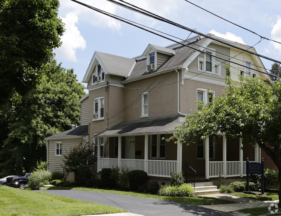 107 N Monroe St, Media, PA 19063