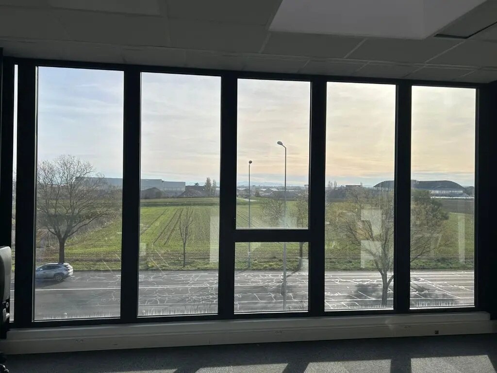 Office in Bron for lease Interior Photo- Image 1 of 7