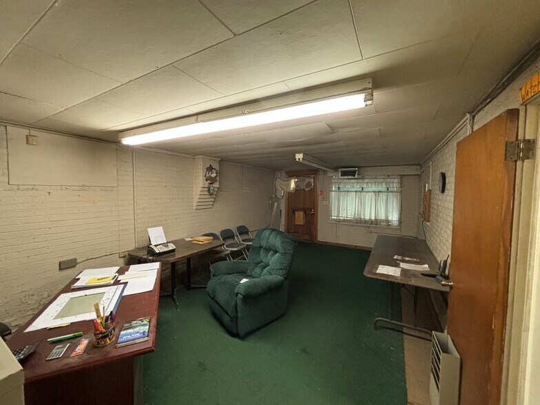 112-118 Tribble St, Anderson, SC for lease - Interior Photo - Image 3 of 14