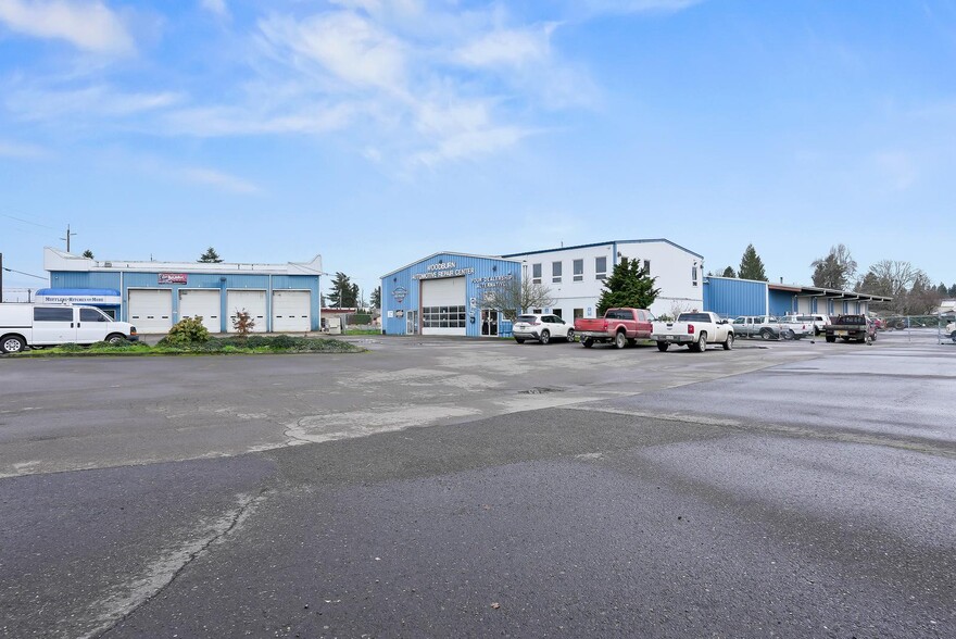 555 N Pacific Hwy, Woodburn, OR for sale - Building Photo - Image 1 of 82