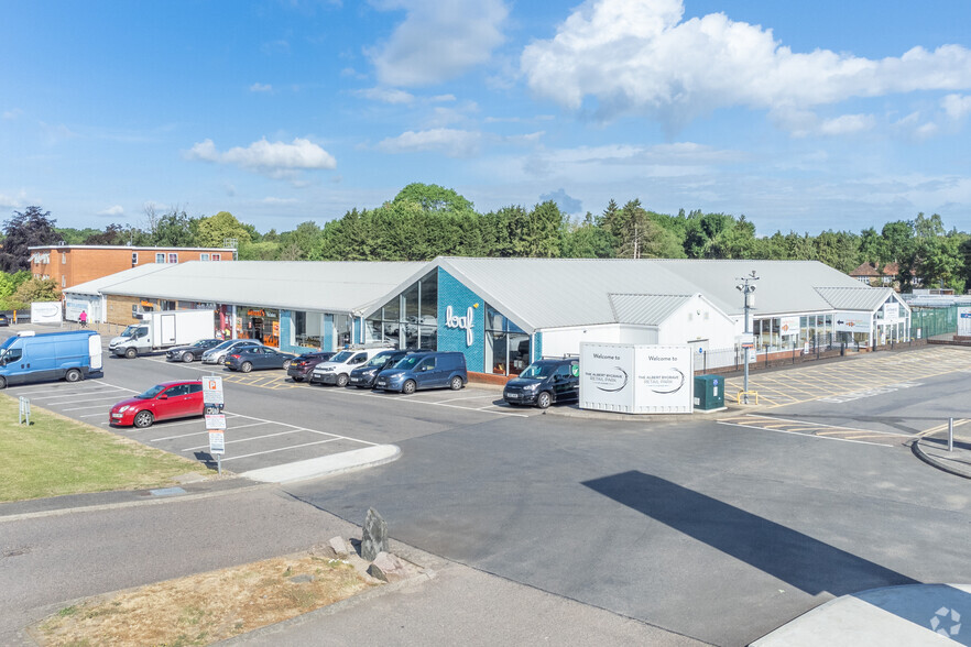 North Orbital Rd, St Albans for sale - Primary Photo - Image 1 of 37