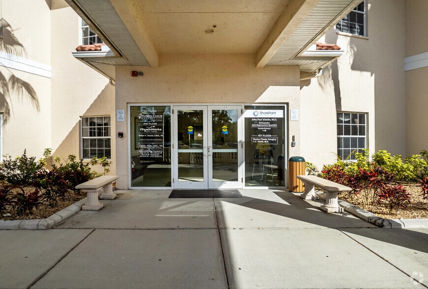 836 Sunset Lake Blvd, Venice, FL for sale - Building Photo - Image 2 of 8