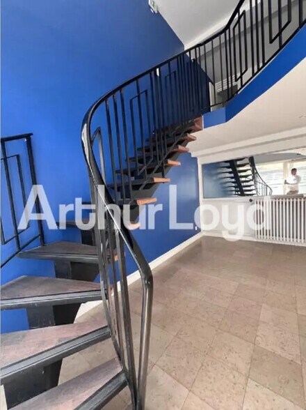 Office in Caen for lease - Building Photo - Image 3 of 6