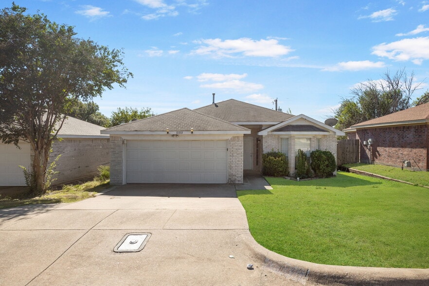 10333 Pleasant Mound Dr, Fort Worth, TX for sale - Building Photo - Image 2 of 3