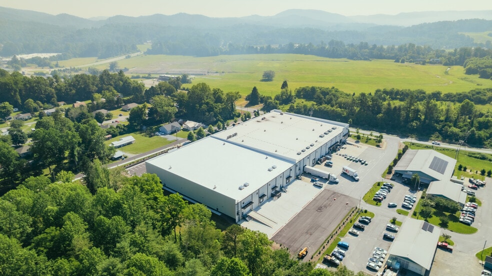 63 Welcome St, Brevard, NC for lease - Building Photo - Image 2 of 14