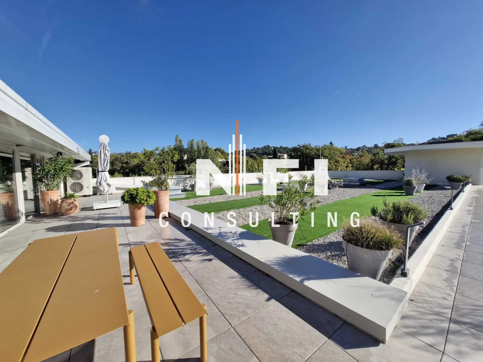 Office in Cagnes-sur-Mer for lease Building Photo- Image 1 of 22