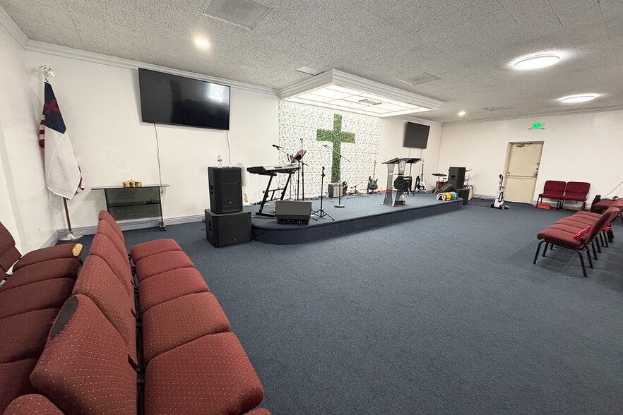 8227 Van Nuys Blvd, Panorama City, CA for lease - Interior Photo - Image 3 of 8