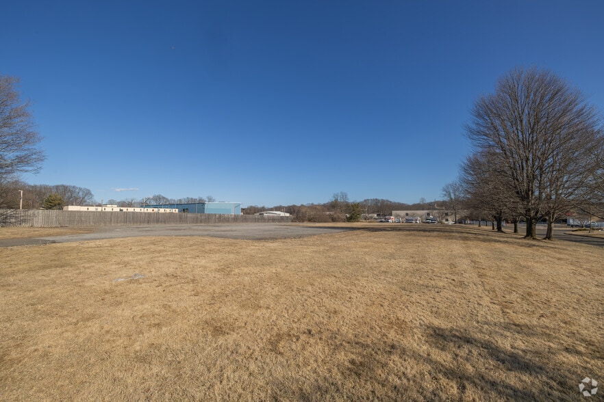 125A Old Gate Ln, Milford, CT for lease - Building Photo - Image 3 of 3